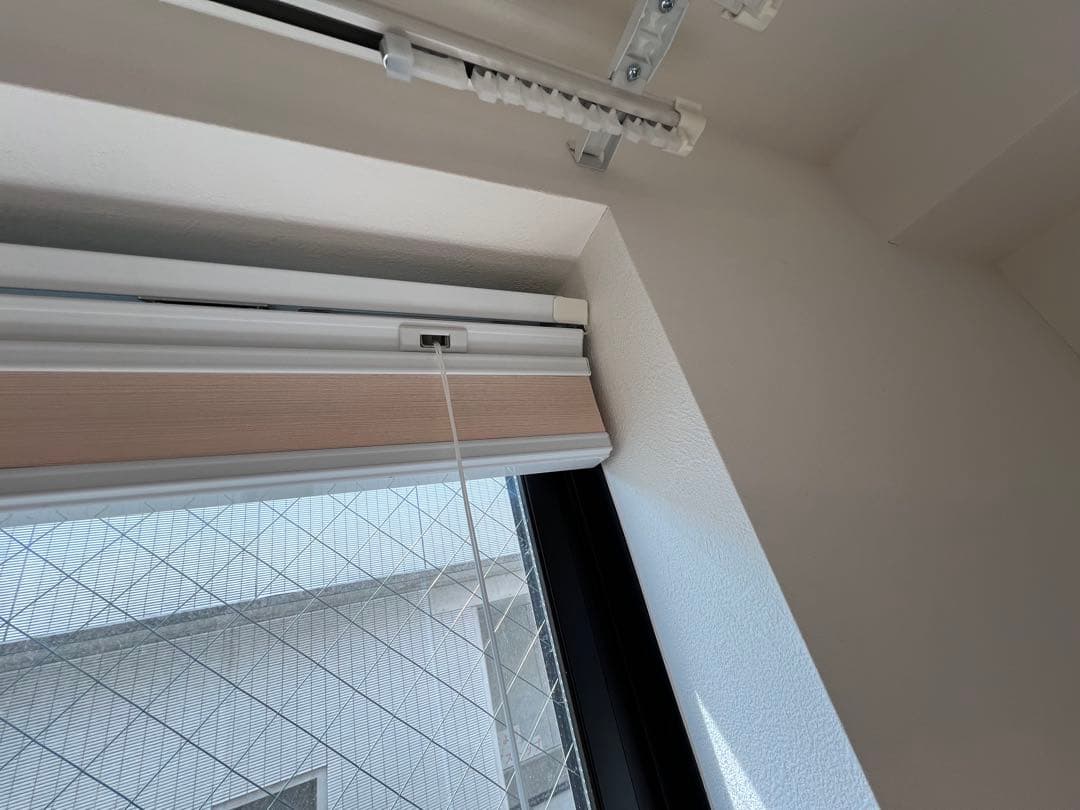 TUISS DECOR 採光トップダウンハニカムシェード