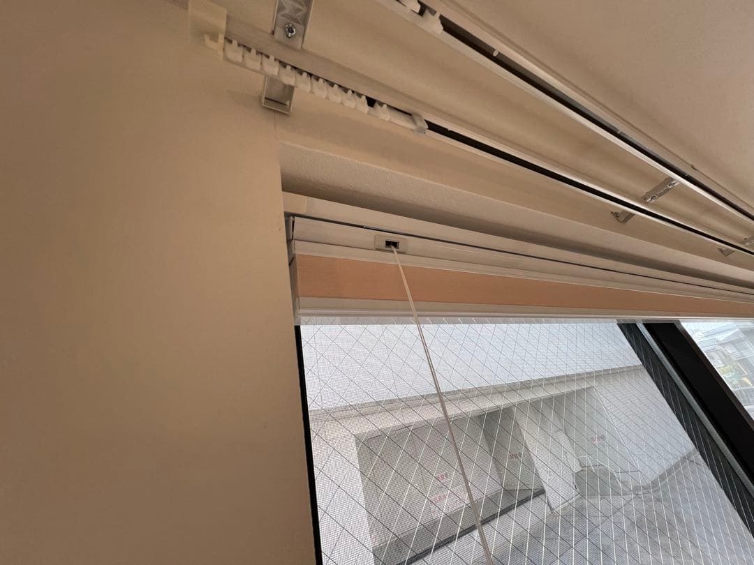 TUISS DECOR 採光トップダウンハニカムシェード