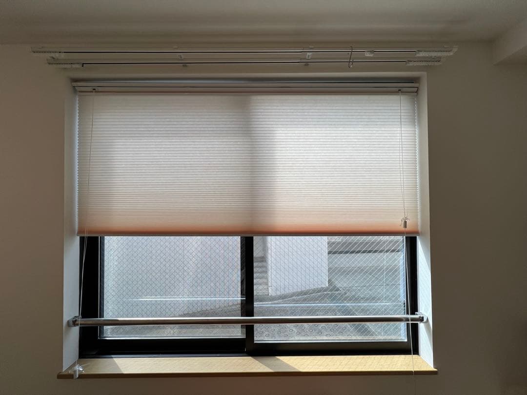 TUISS DECOR 採光トップダウンハニカムシェード