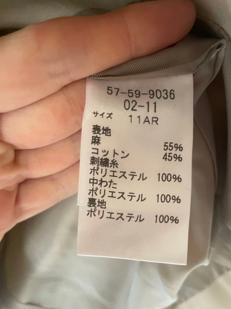 サリースコット　ダウンベスト　猫の爪跡　刺繍　Ｌ