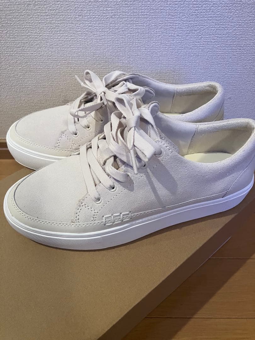 新品　UGG ジロレースアップ　白24cm