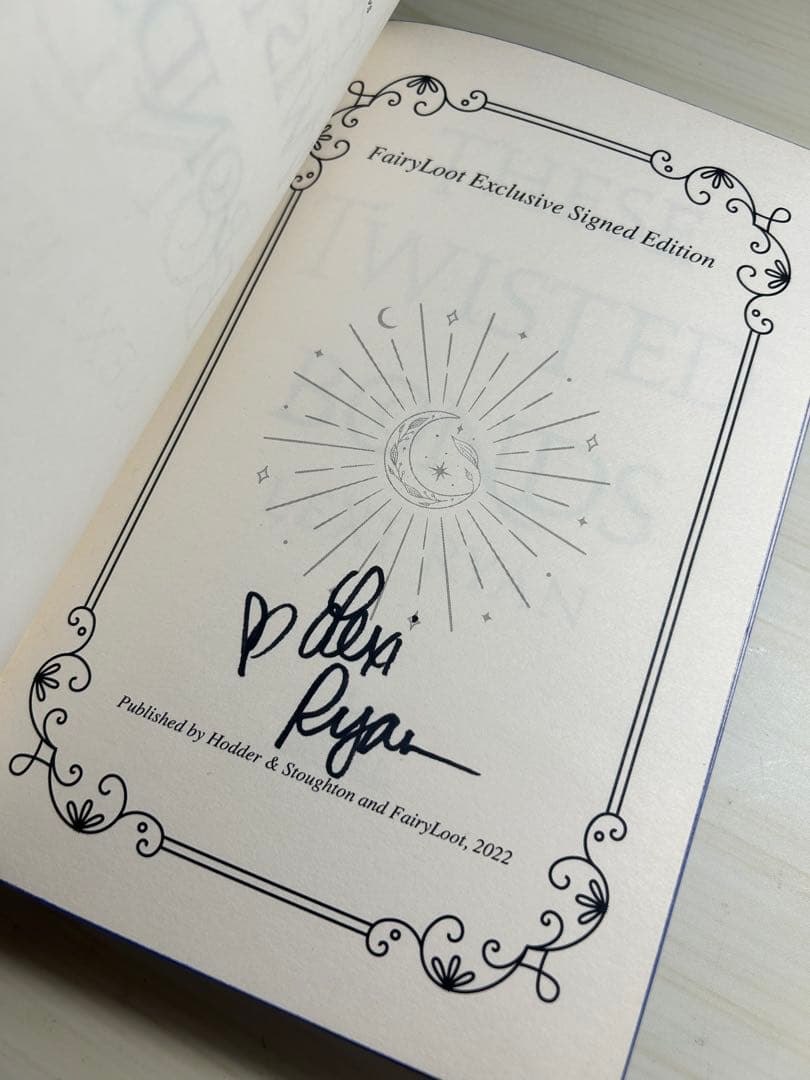 These Hollow Vows 2冊セットFairyloot