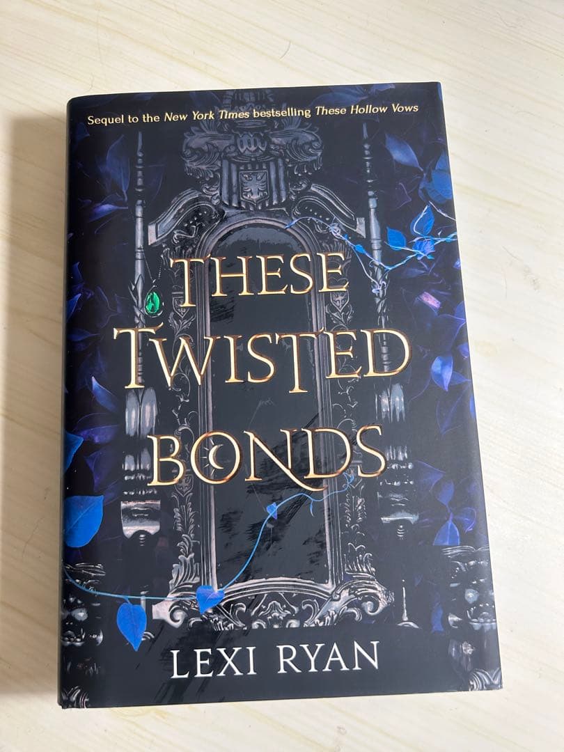 These Hollow Vows 2冊セットFairyloot