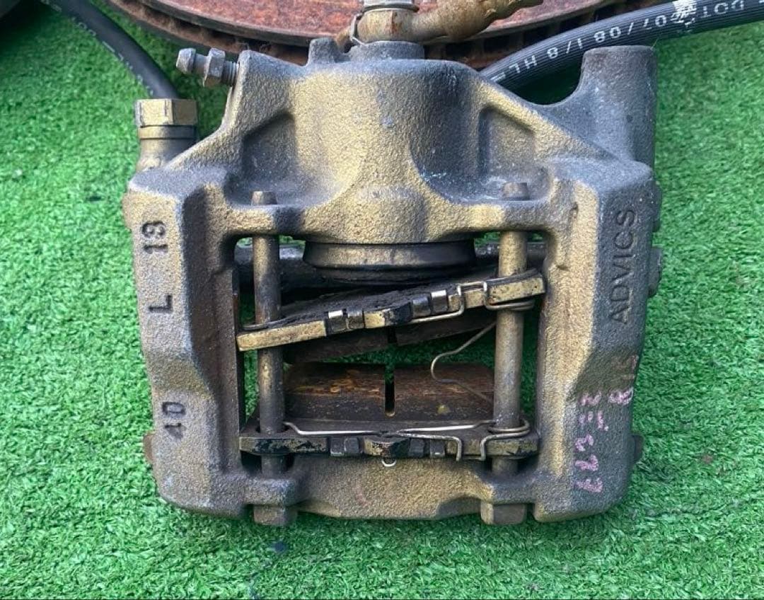 トヨタ　200クラウン　リアキャリパーのみ