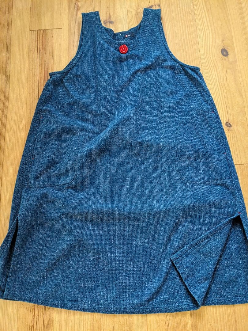 カスリラ　チュニック 赤いボタン付き