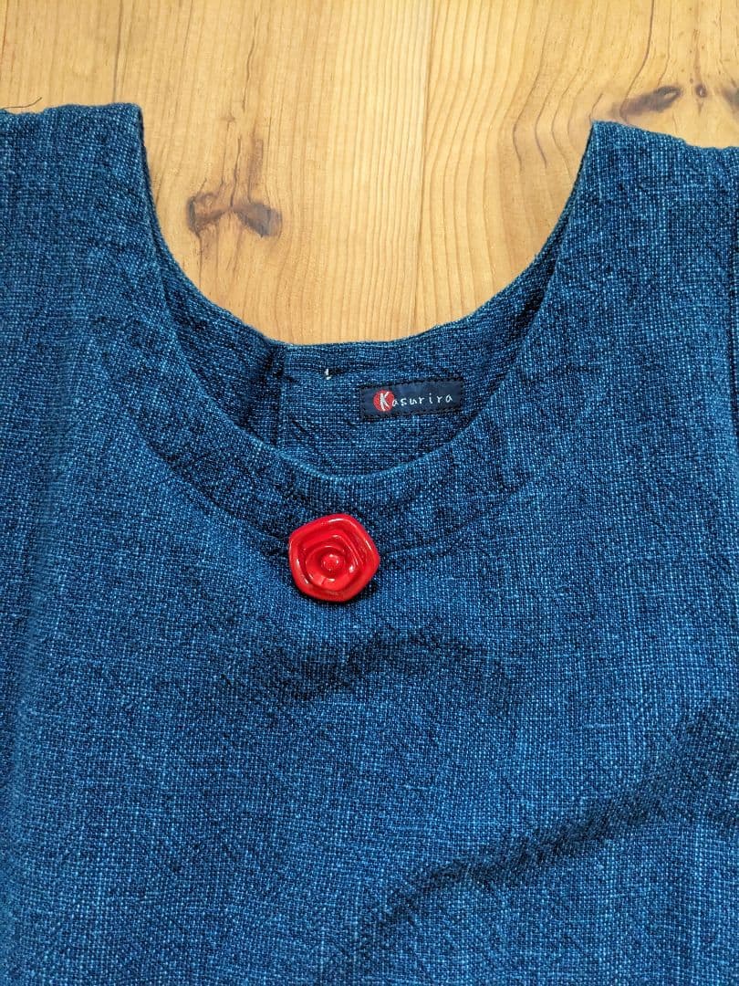 カスリラ　チュニック 赤いボタン付き