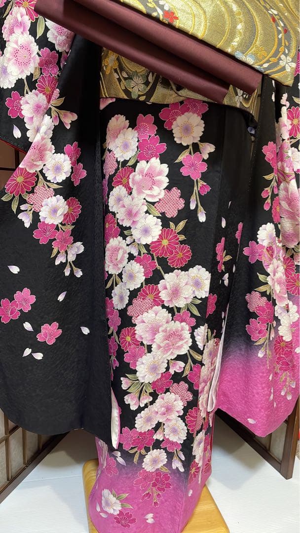 振袖フルセット振袖　花蝶文　黒地　金彩フルセット