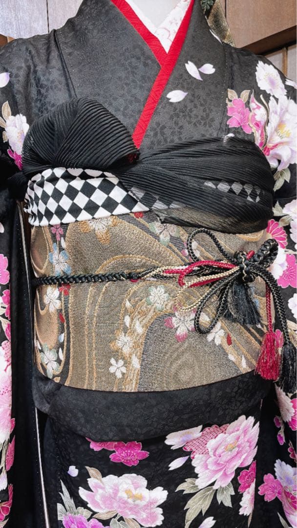 振袖フルセット振袖　花蝶文　黒地　金彩フルセット