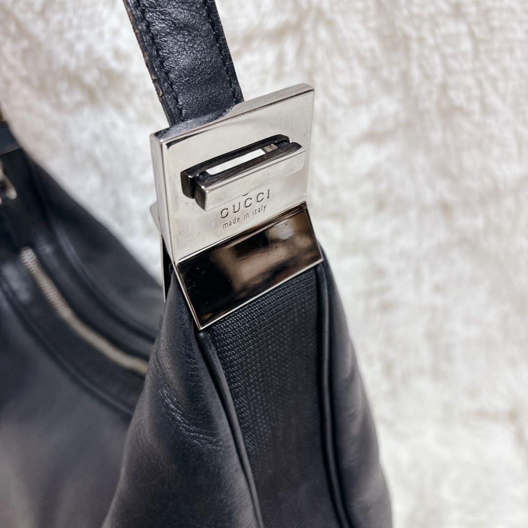 GUCCI グッチ　ワンショルダー　メッセンジャーバッグ　黒　GGタグなし
