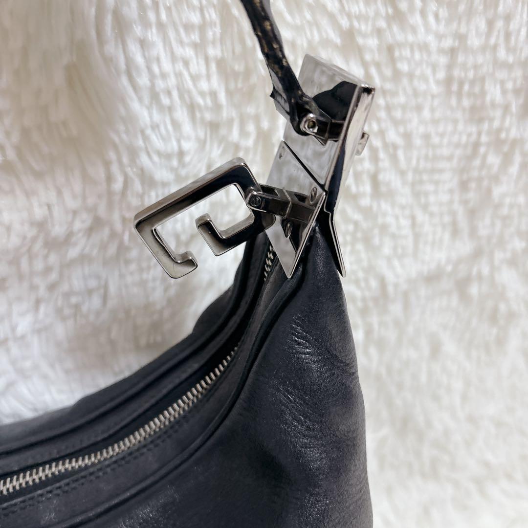 GUCCI グッチ　ワンショルダー　メッセンジャーバッグ　黒　GGタグなし