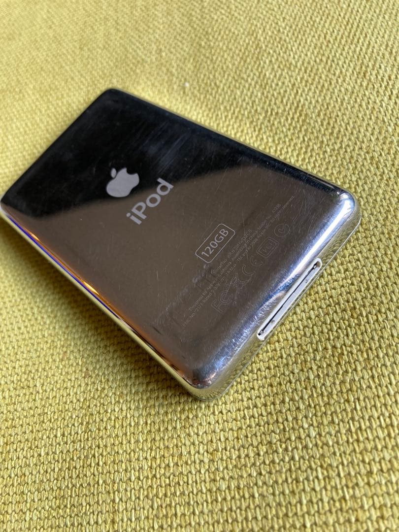 【中古】Apple iPod classic 120GB 箱付　おまけ付