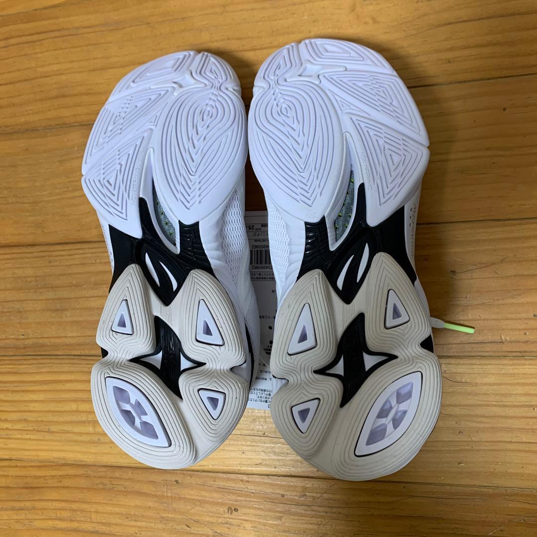 ミズノ　ウェーブライトニングZ7 25cm 新品　バレーボールシューズ