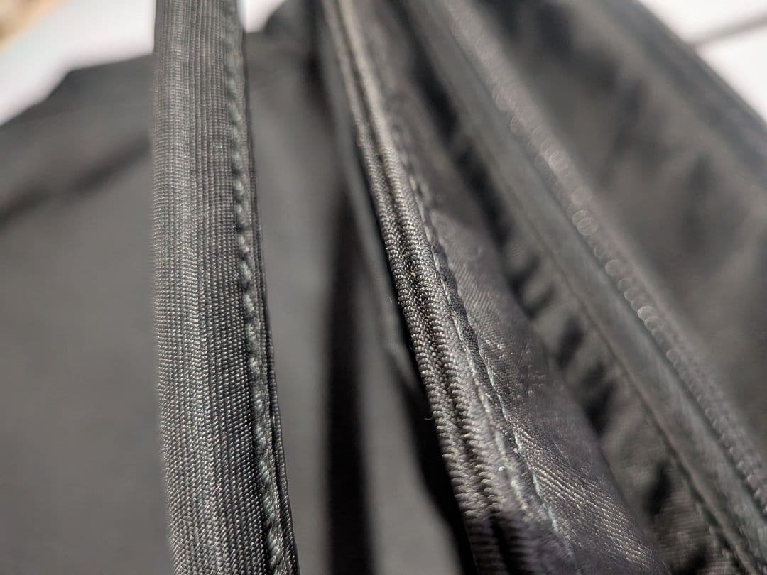 PRADA ブラック ナイロン トートバッグ　肩掛け可