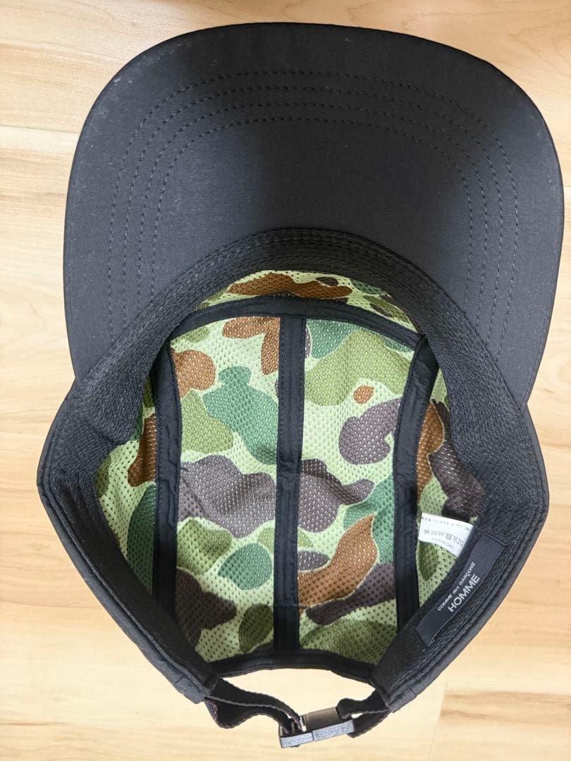 コム デ ギャルソン・オム×ブリーフィング　ロゴキャップ