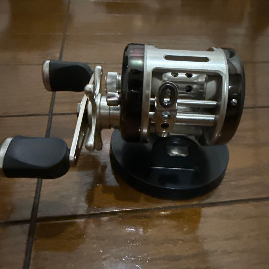 RYOBI VARIUS F300 ベイトリール