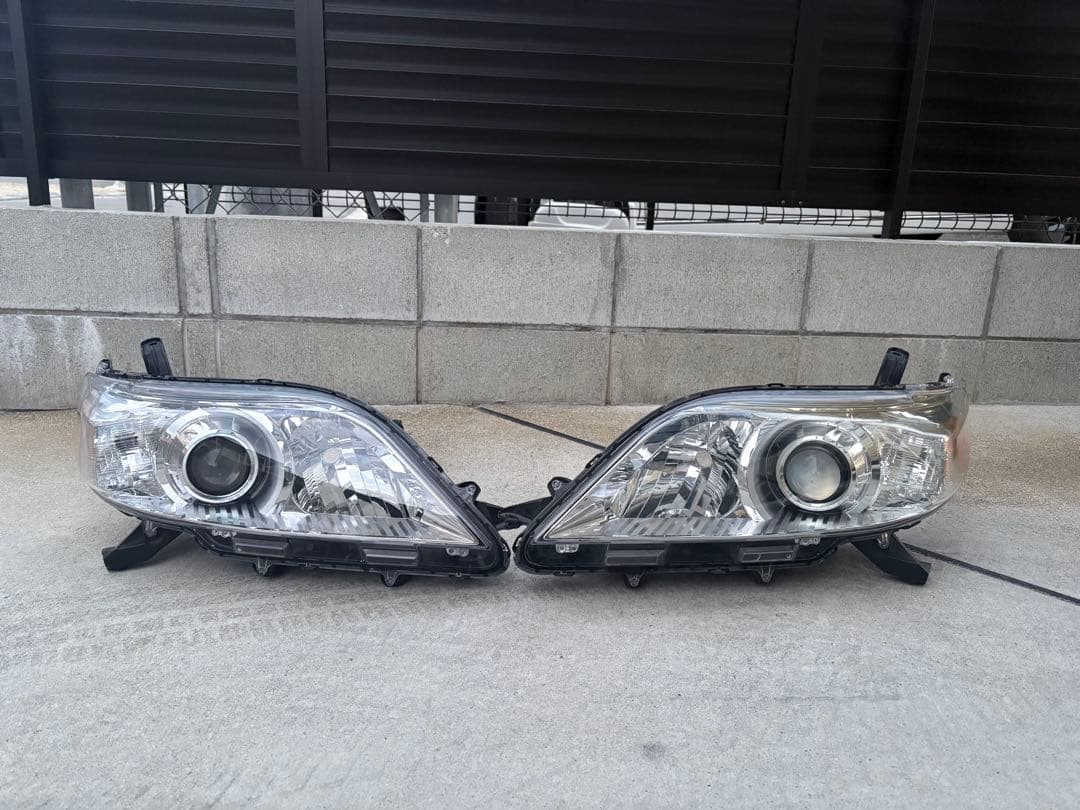 北米トヨタ シエナ 純正ヘッドライト