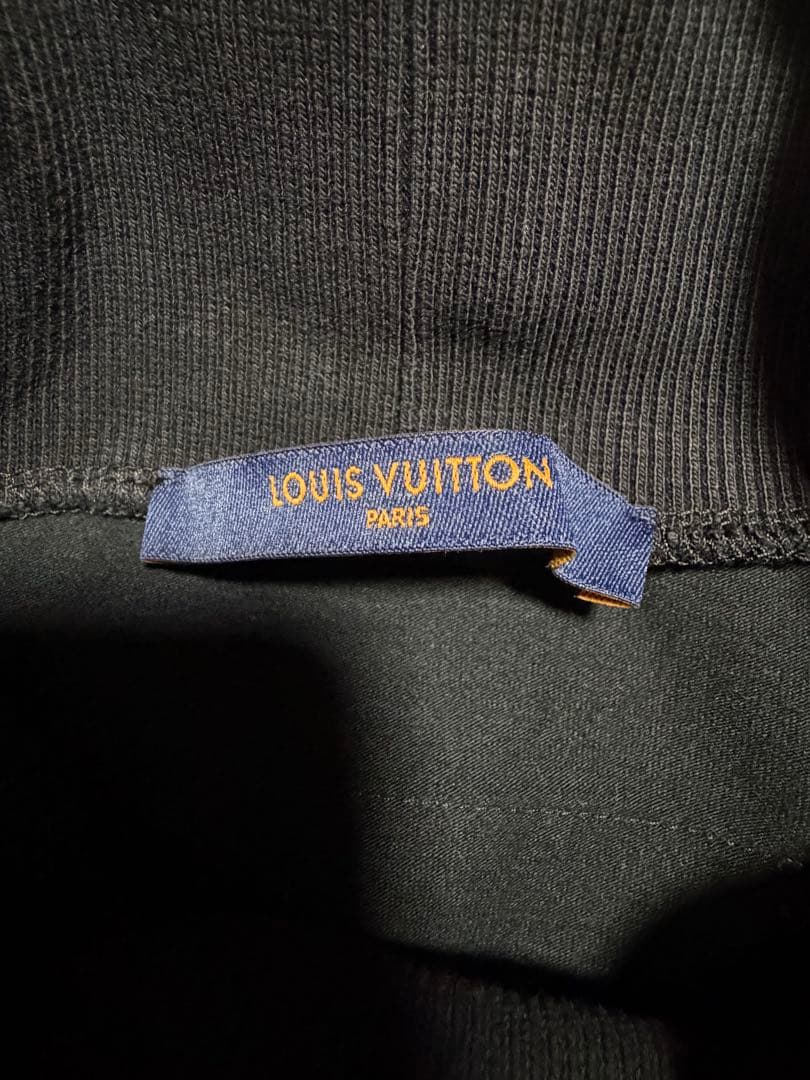 ルイ・ヴィトン エンブロイダリー　タートルネック　刺繍