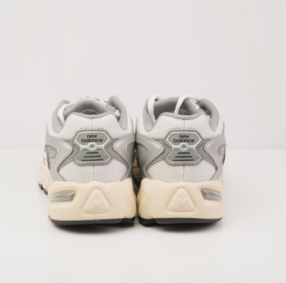 ロ*コ様 美品 New Balance ML725CD 24cm