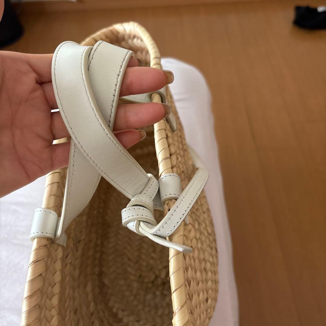 セリーヌのロゴ入りストローバッグ