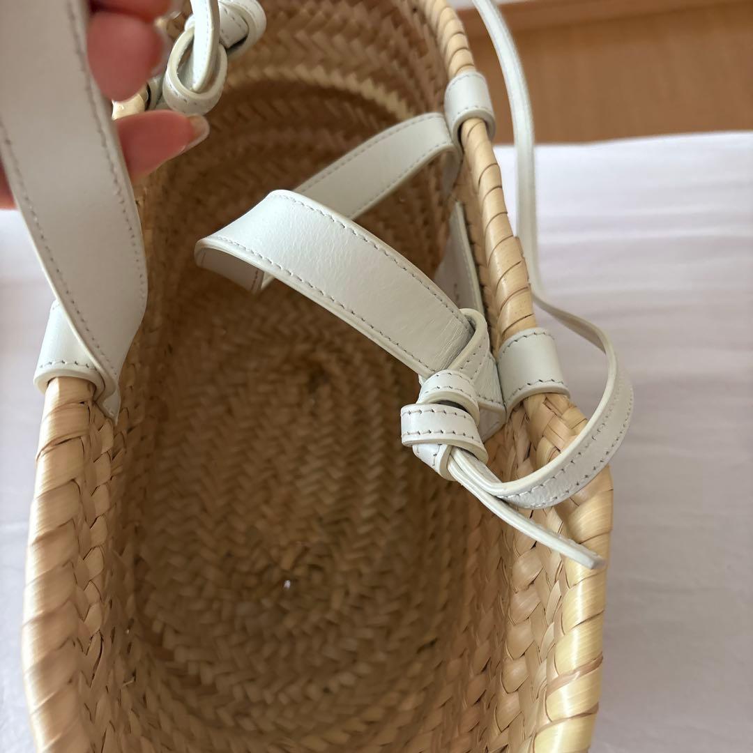 セリーヌのロゴ入りストローバッグ