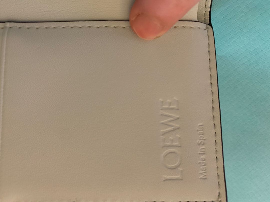 LOEWE バーティカルウォレット 美品 オフホワイト
