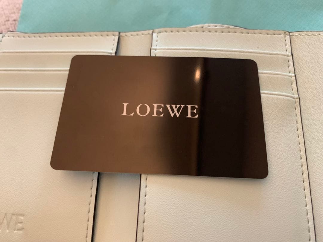 LOEWE バーティカルウォレット 美品 オフホワイト