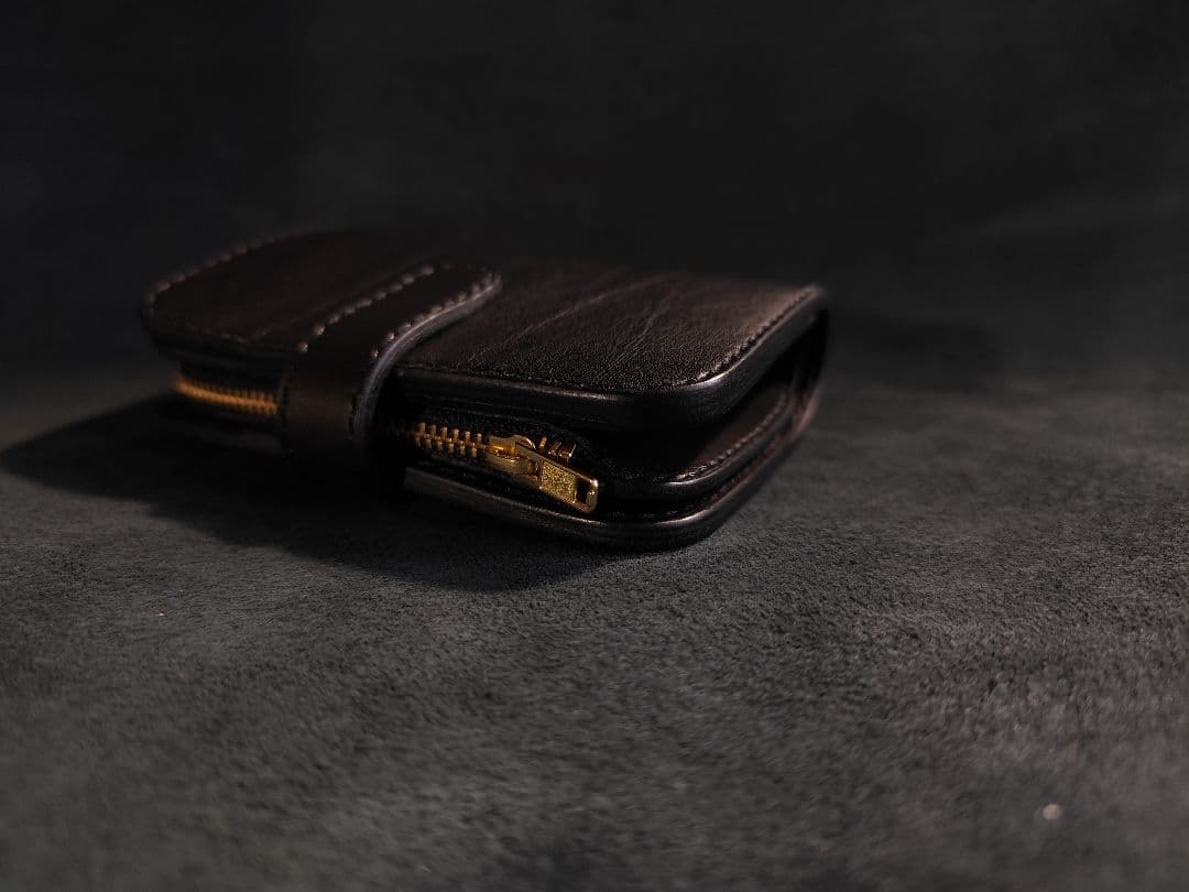 ミント　牛革ショートウォレット　ブラック×ゴールド