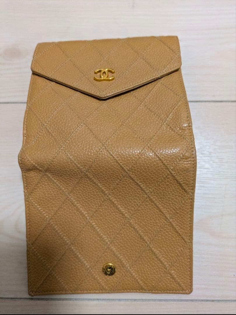 CHANEL 二つ折り財布　キャビアスキン　ビコローレ　ベージュ　キルティング
