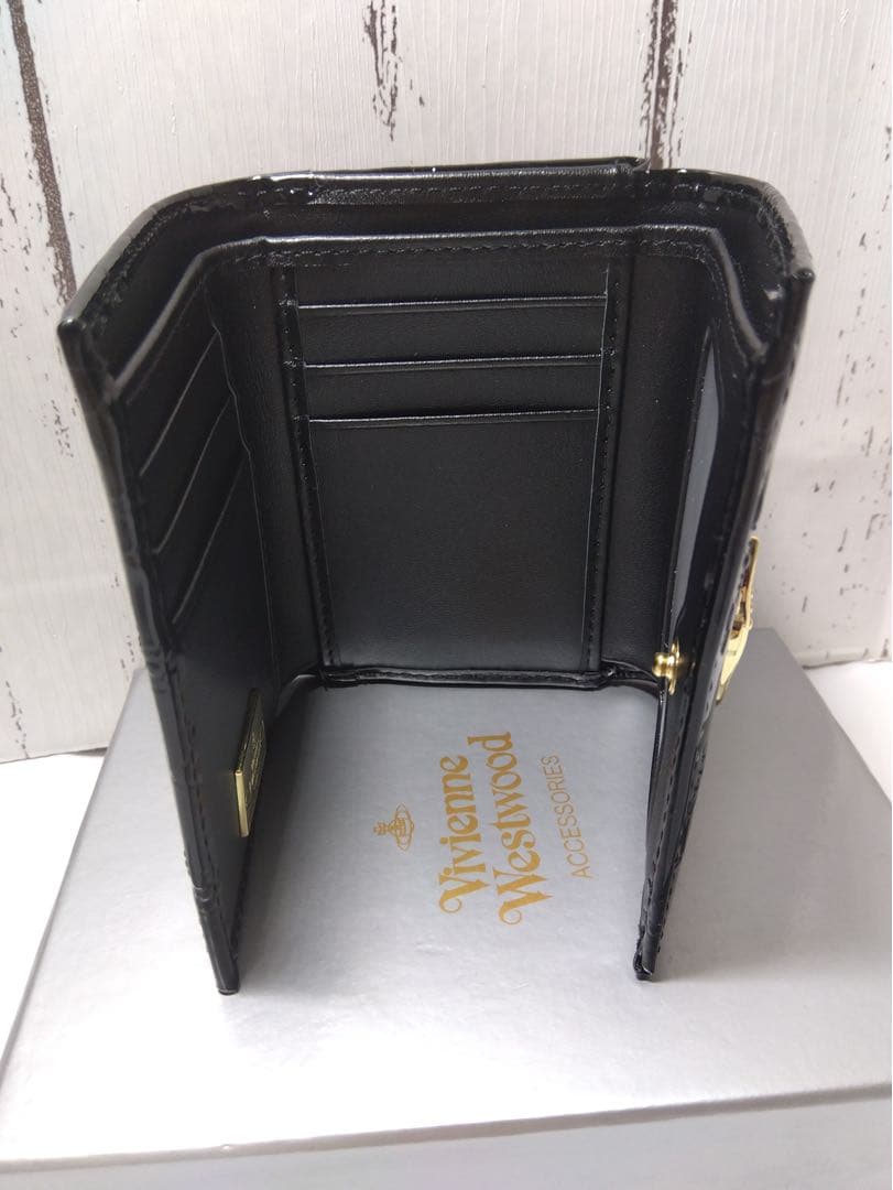【ショッパー付き】VivienneWestwood♡三つ折財布　エナメルブラック