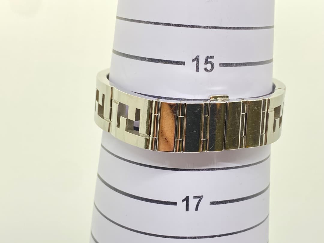 【保付・新品電池】フェンディ 6100L クアドロ ラウンド クォーツ シェル