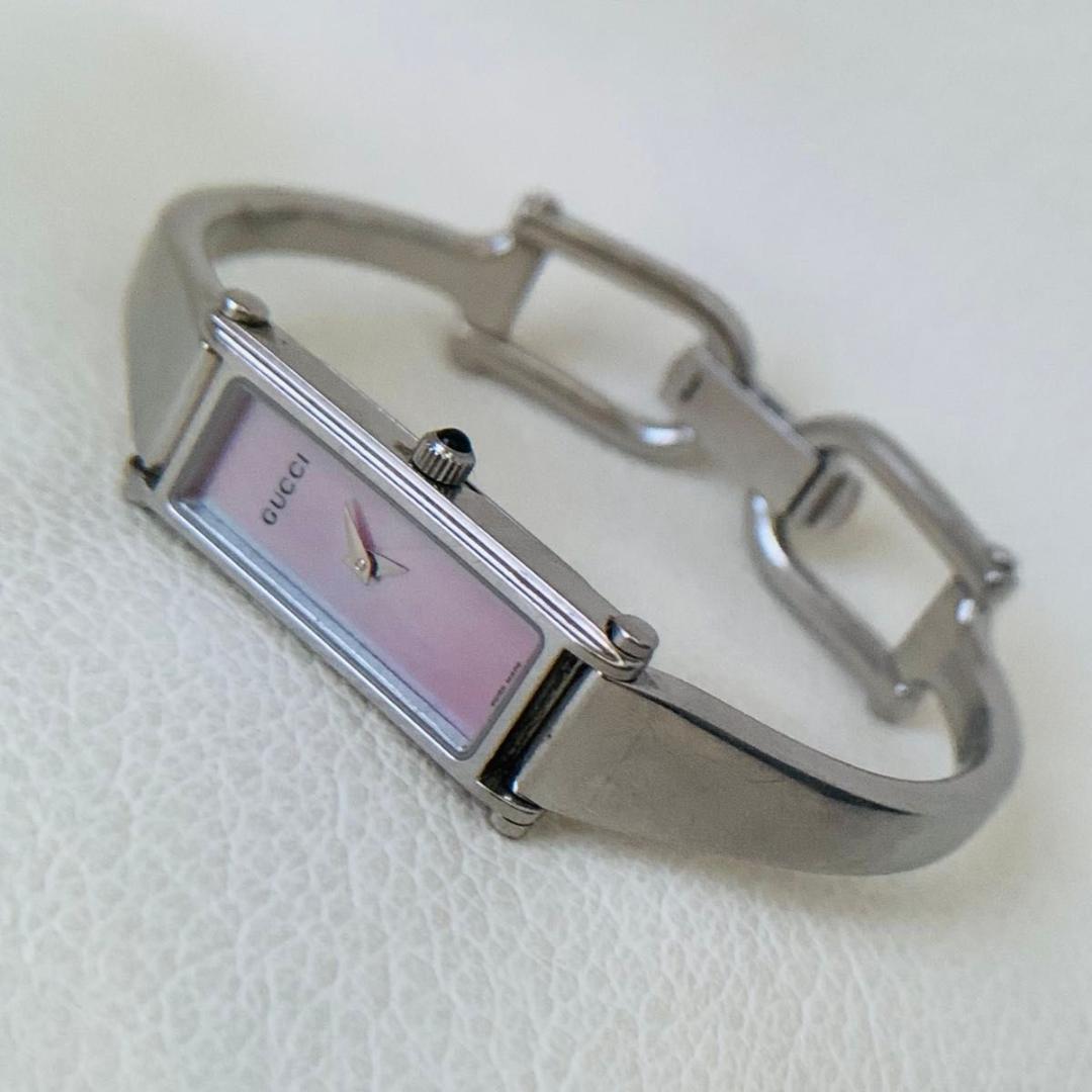 稼働品 グッチ 時計 バングル 1500L ピンク シェル スクエア GUCC
