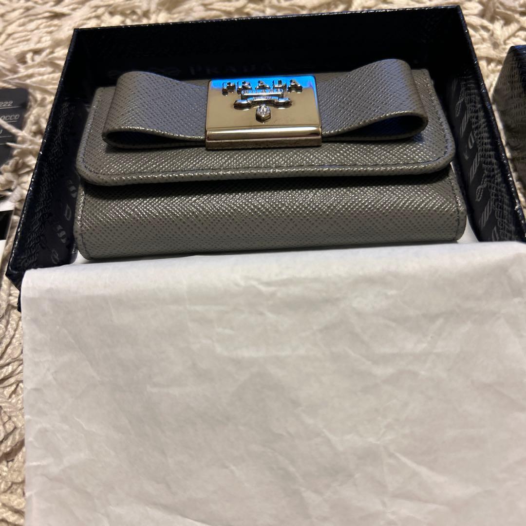 PRADA キーケース マルモ　シルバー　リボン　未使用　新品　グレー