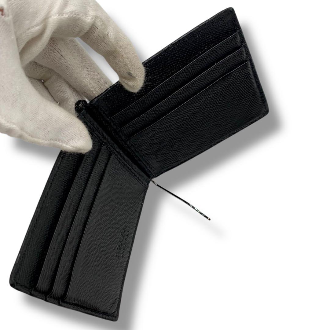 大人気✨プラダ マネークリップ サフィアーノレザー 二つ折り財布 ブラック 黒