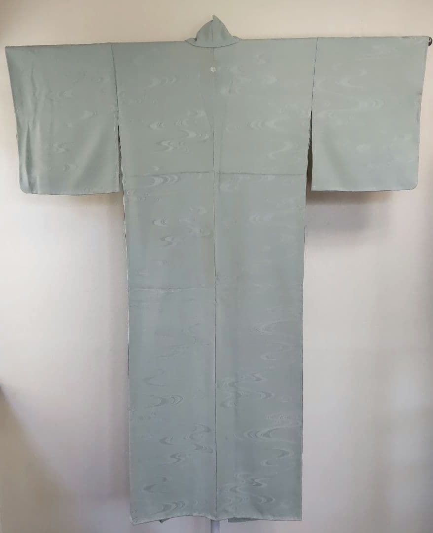 【色無地】未使用品✣上品で透明感ある薄青磁 一つ紋 身丈159cm/裄丈66cm