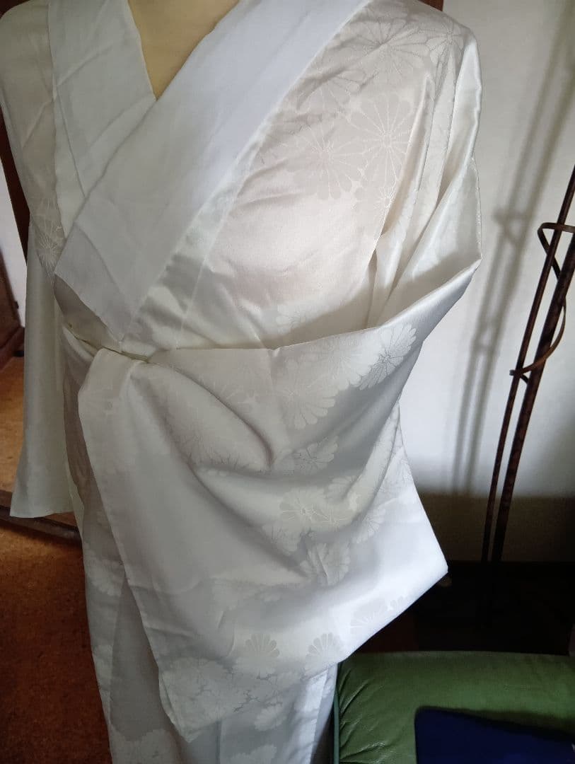 モ*ン様 未使用品　和服　東レシルック　菊模様　白　長襦袢
