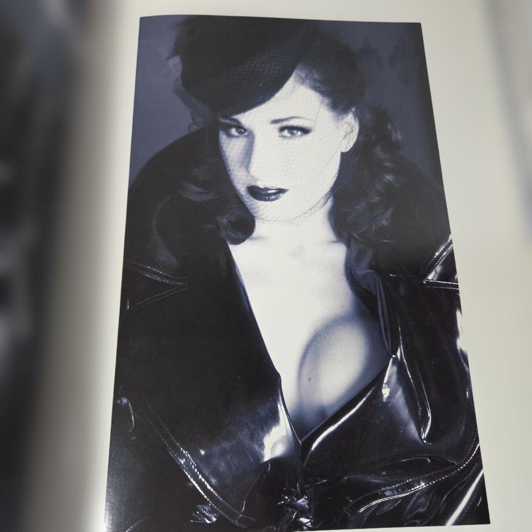 アート・デザイン・音楽 Dita Fetish Goddess