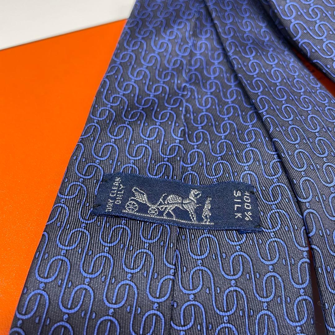 か*や様 美品　HERMES ネイビー 波縫い模様 シルクネクタイ