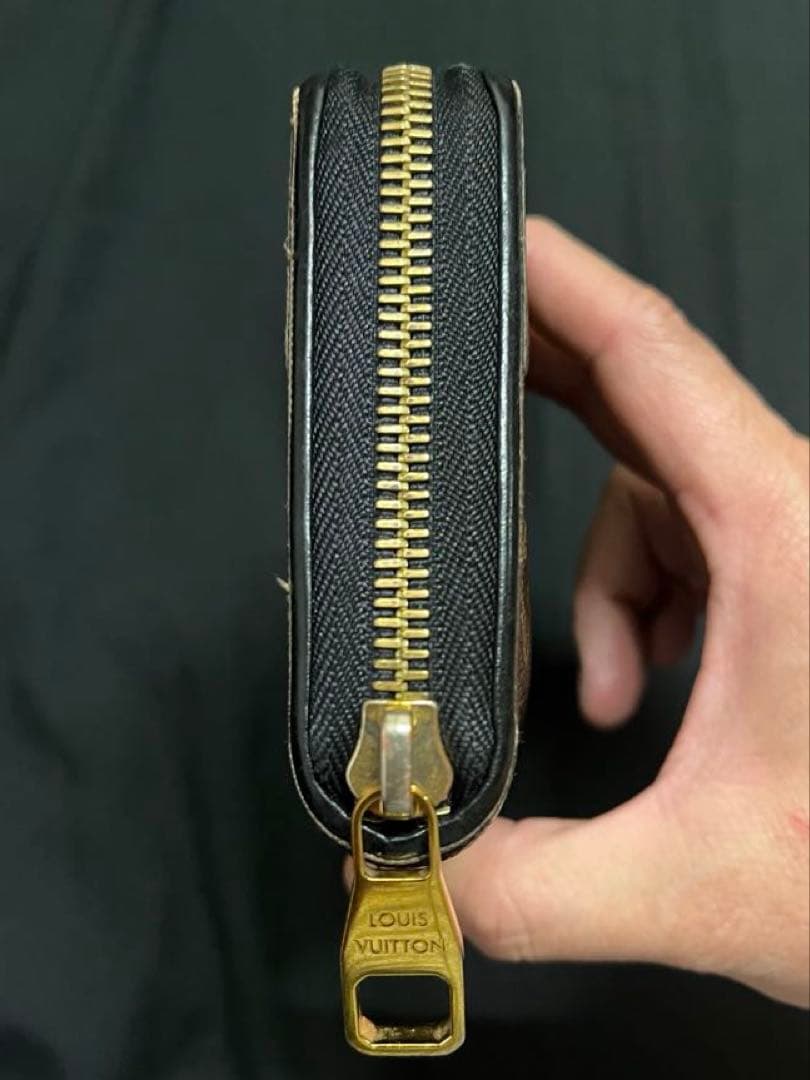 S*r様 廃盤希少品 Louis Vuitton レティーロ ジッピーウォレット