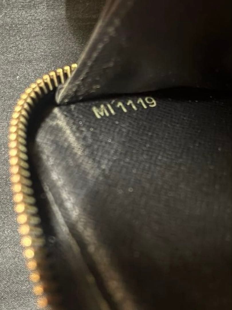 S*r様 廃盤希少品 Louis Vuitton レティーロ ジッピーウォレット