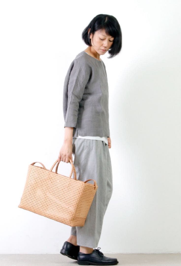 iro se パンチングレザーカゴバッグ