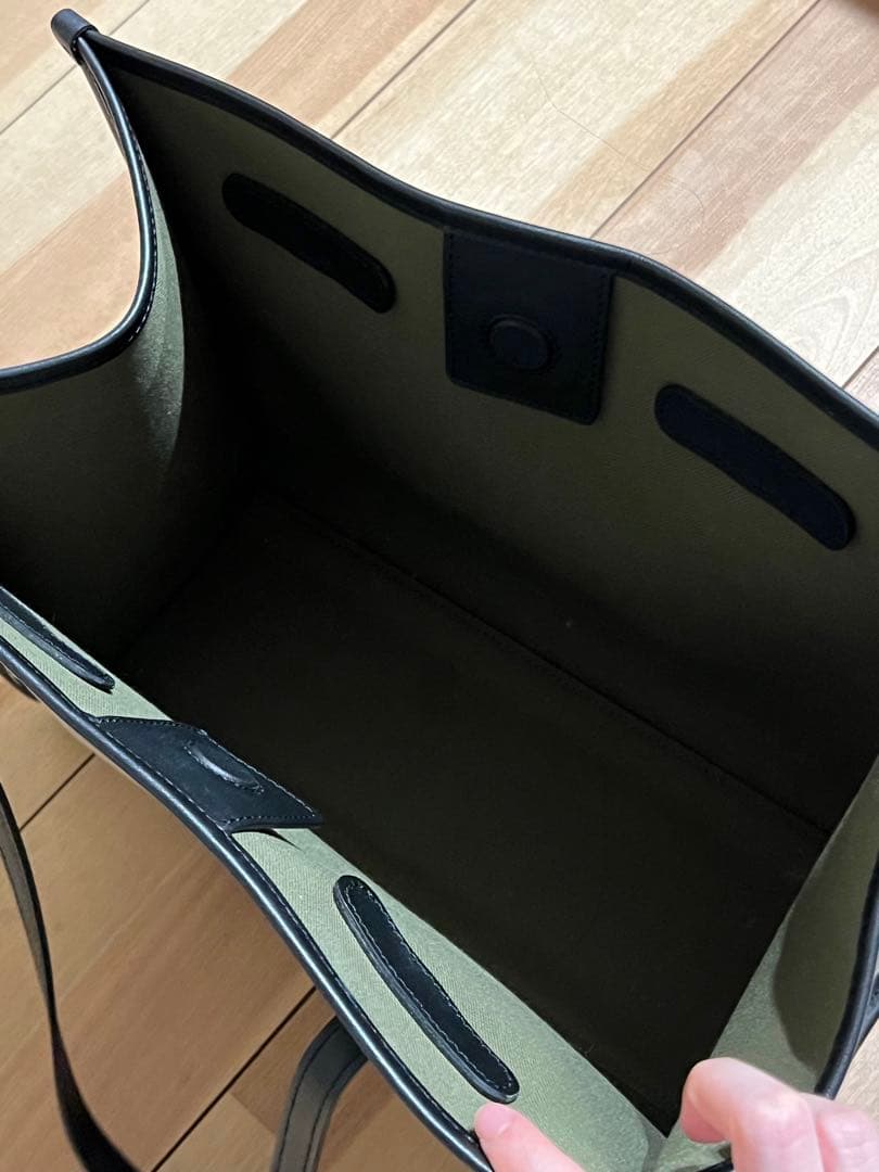 新品に近いGIANNI CHIARINI トートバッグ ベージュ/ブラック