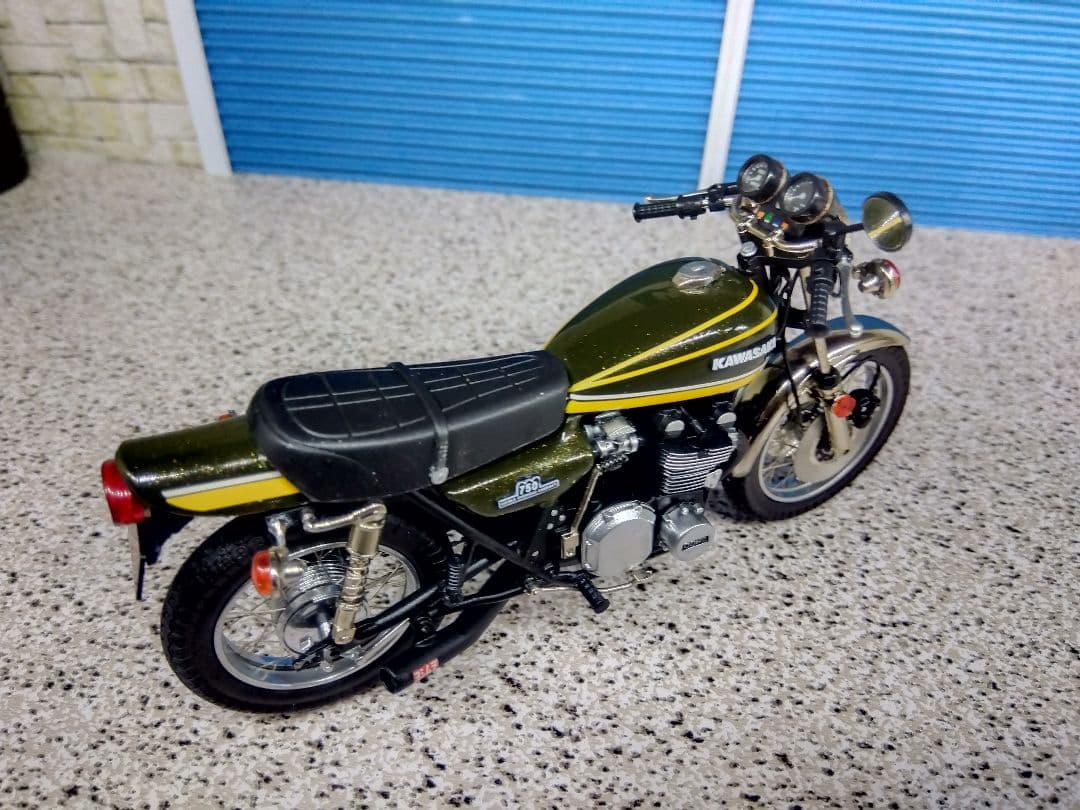 1/18ミニカー マルサン鉄馬 KAWASAKI 750RS カスタム キリン