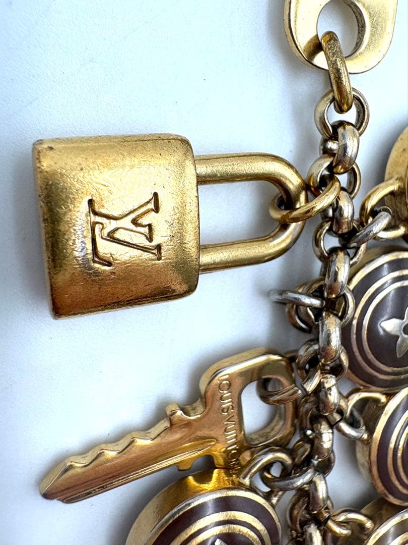 ルイヴィトン ポルトクレ バスティーユ キーリング チャーム キーホルダー