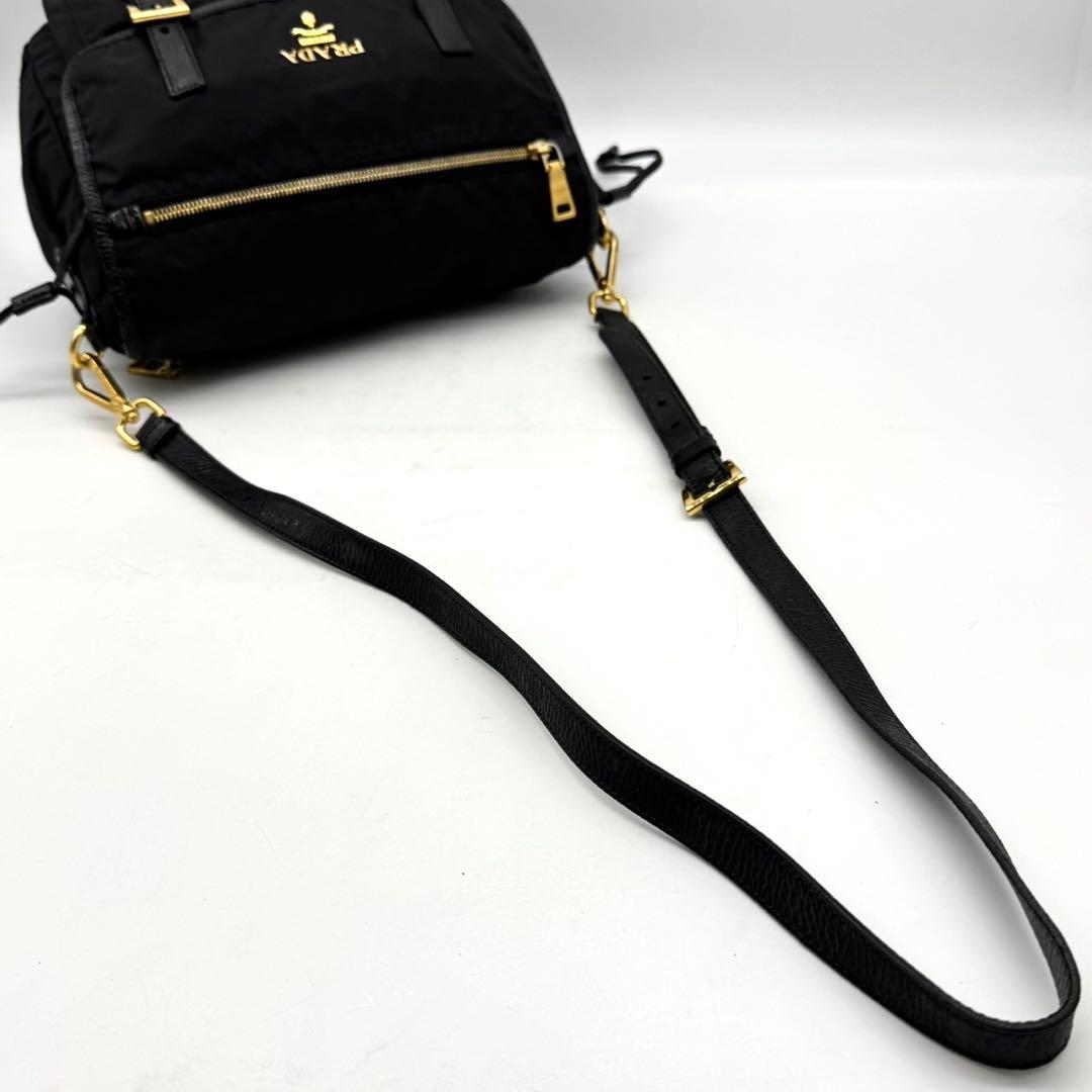 ✨美品✨プラダ ショルダーバッグ メッセンジャー メタルロゴ ナイロン レザー