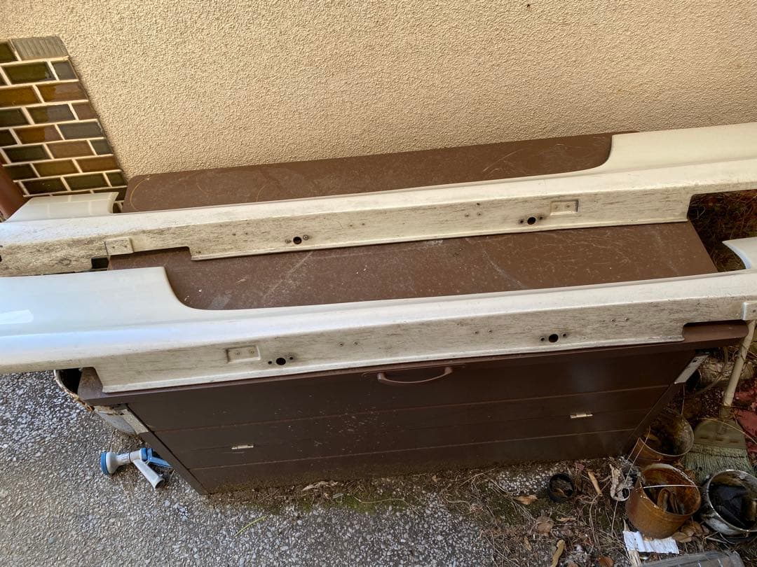 S14前期シルビアの純正型の左右のサイドスカート