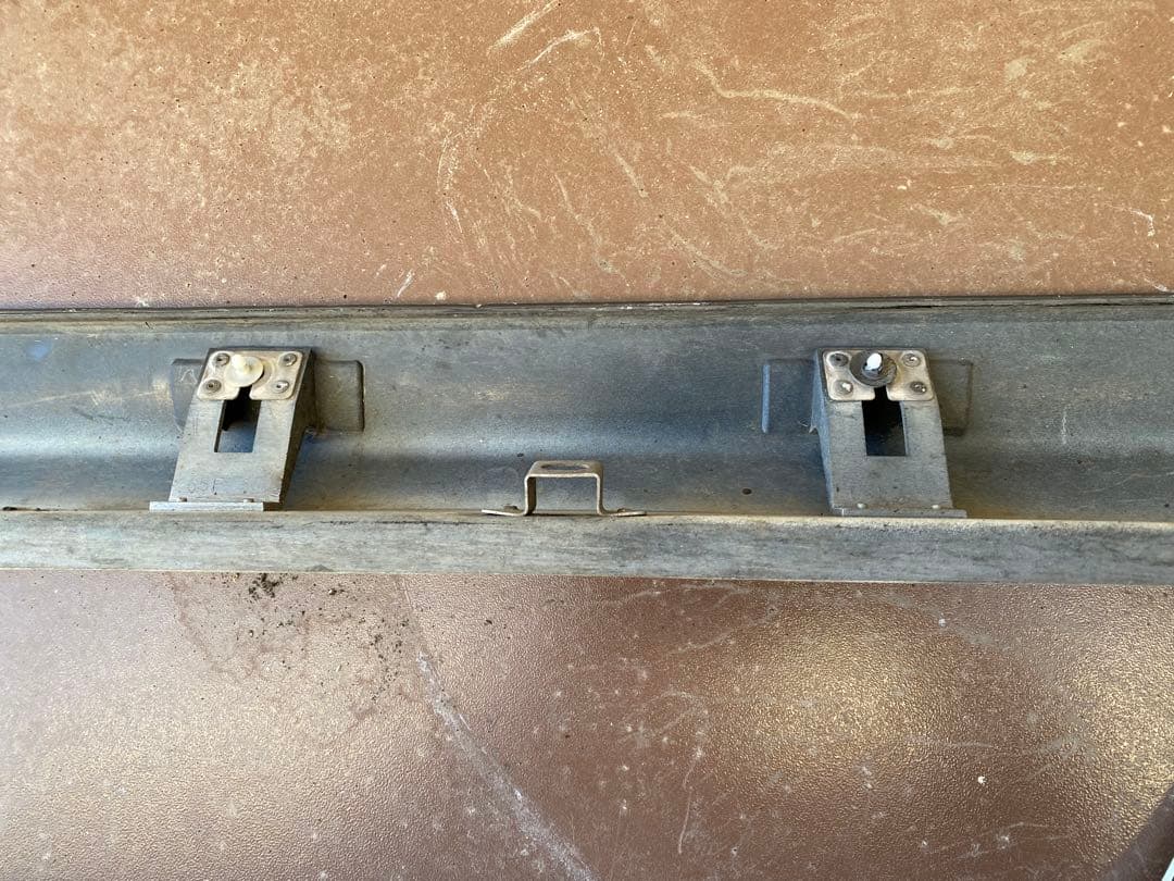 S14前期シルビアの純正型の左右のサイドスカート