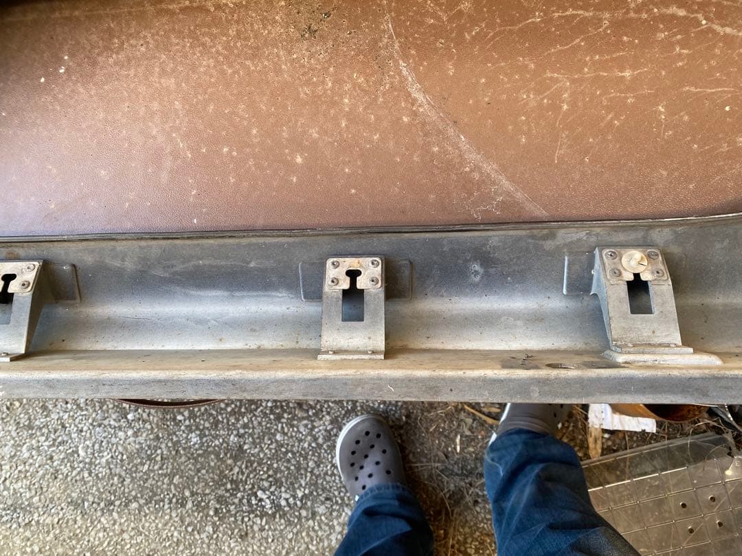 S14前期シルビアの純正型の左右のサイドスカート