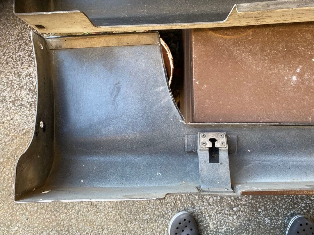 S14前期シルビアの純正型の左右のサイドスカート