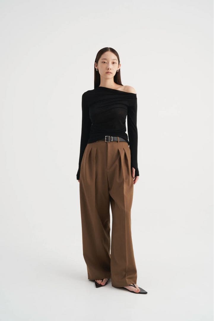 新品未使用品 Venica Cashmere asymmetry tops