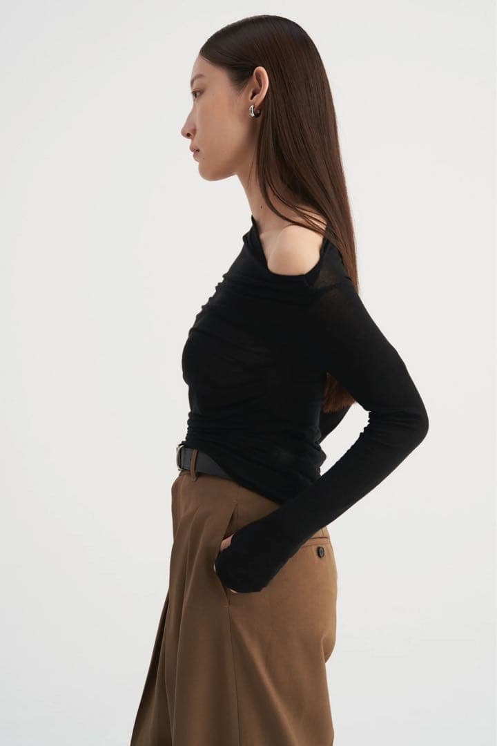 新品未使用品 Venica Cashmere asymmetry tops